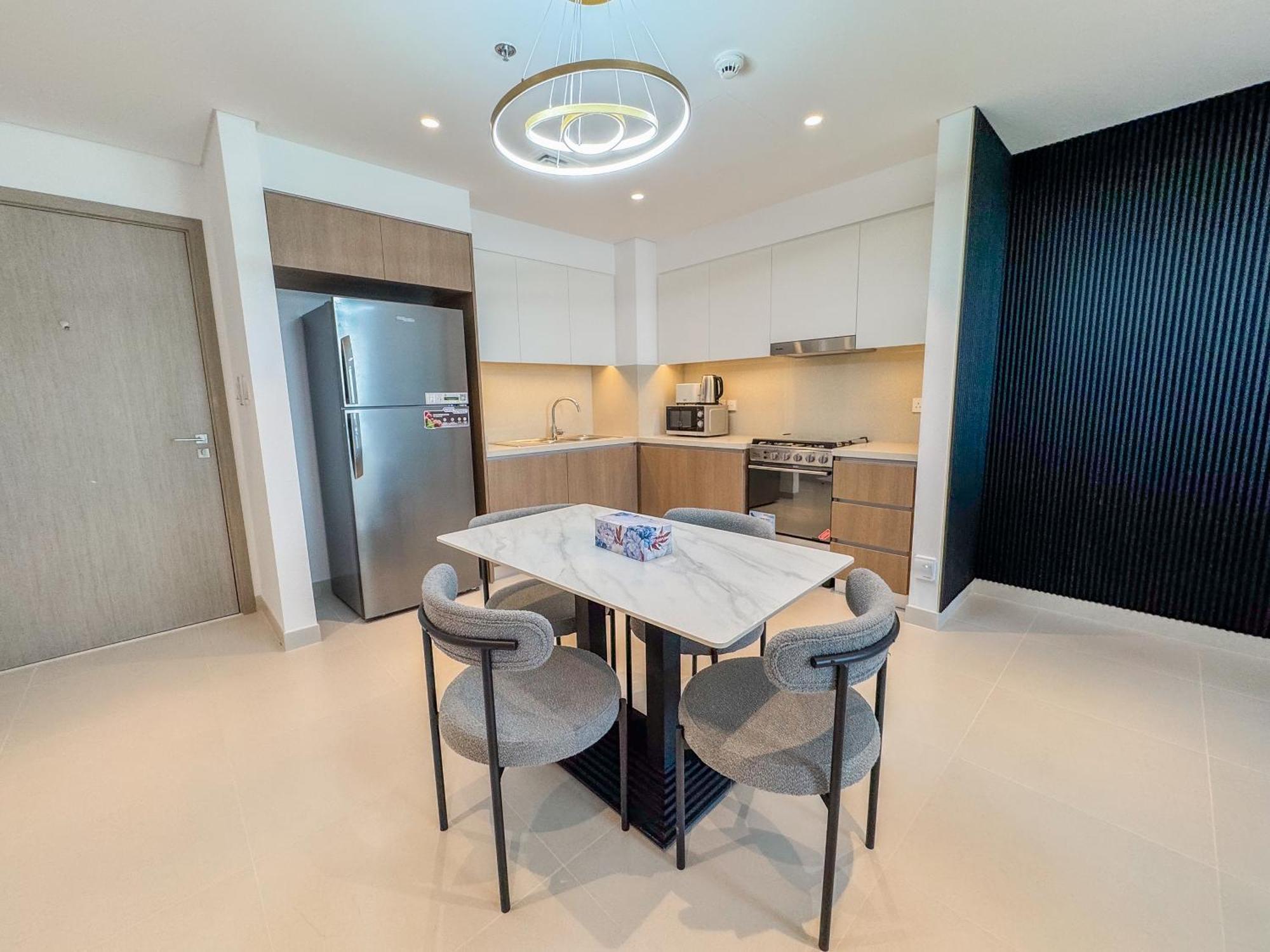 Like - 5306 Modern Two-bedroom Overlooking The Creek Apartment *