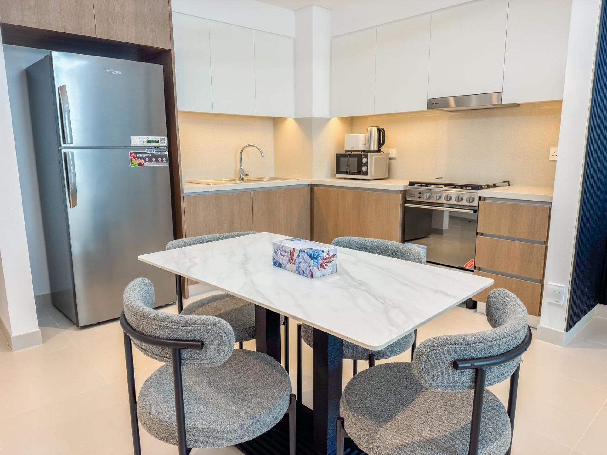 Like - 5306 Modern Two-bedroom Overlooking The Creek *