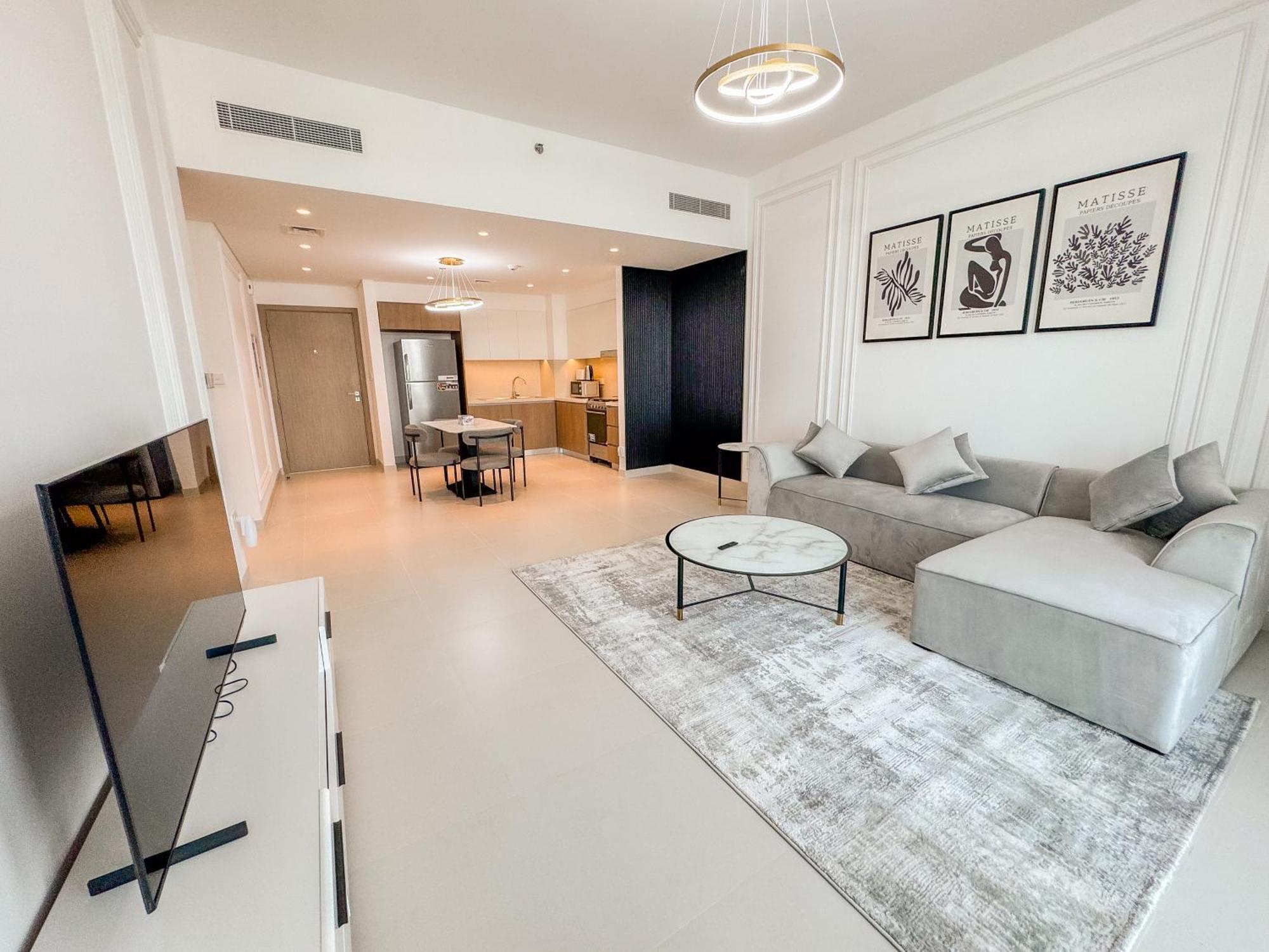 Like - 5306 Modern Two-bedroom Overlooking The Creek